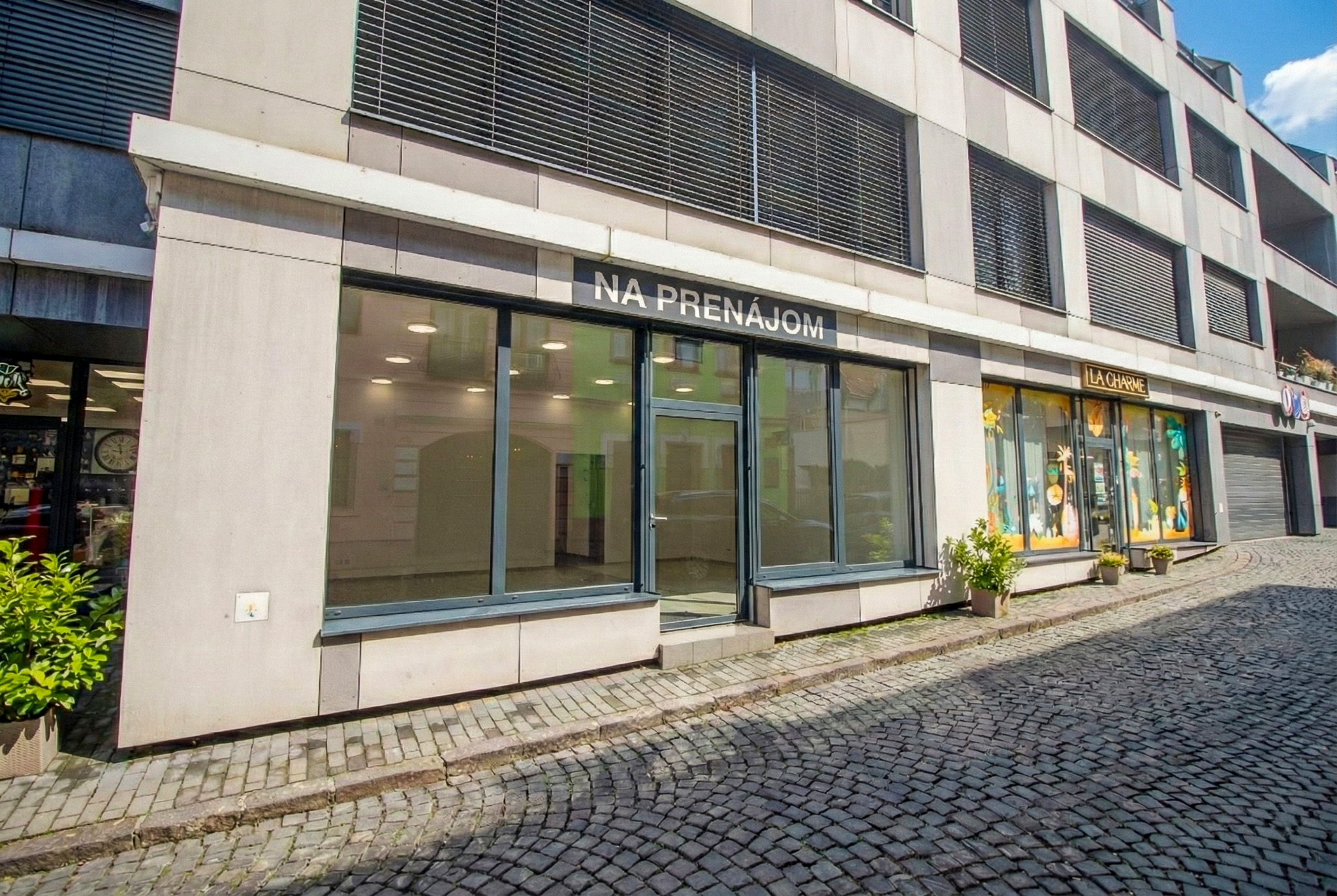 TOPNOVINKA: NA PRENÁJOM  REPREZENTATÍVNY KOMERČNÝ PRIESTOR  – STARÉ MESTO, Jozefská ul.
