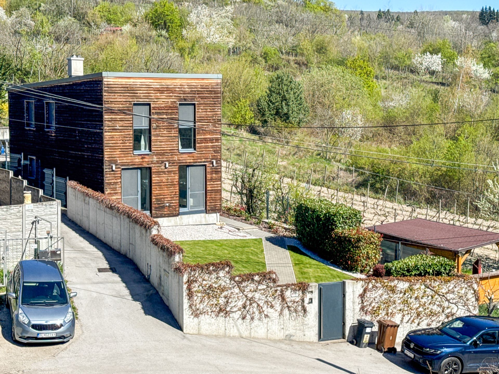 TOPNovinka: Moderný rodinný dom pod Malými Karpatmi – pokoj, príroda a súkromie v Rači