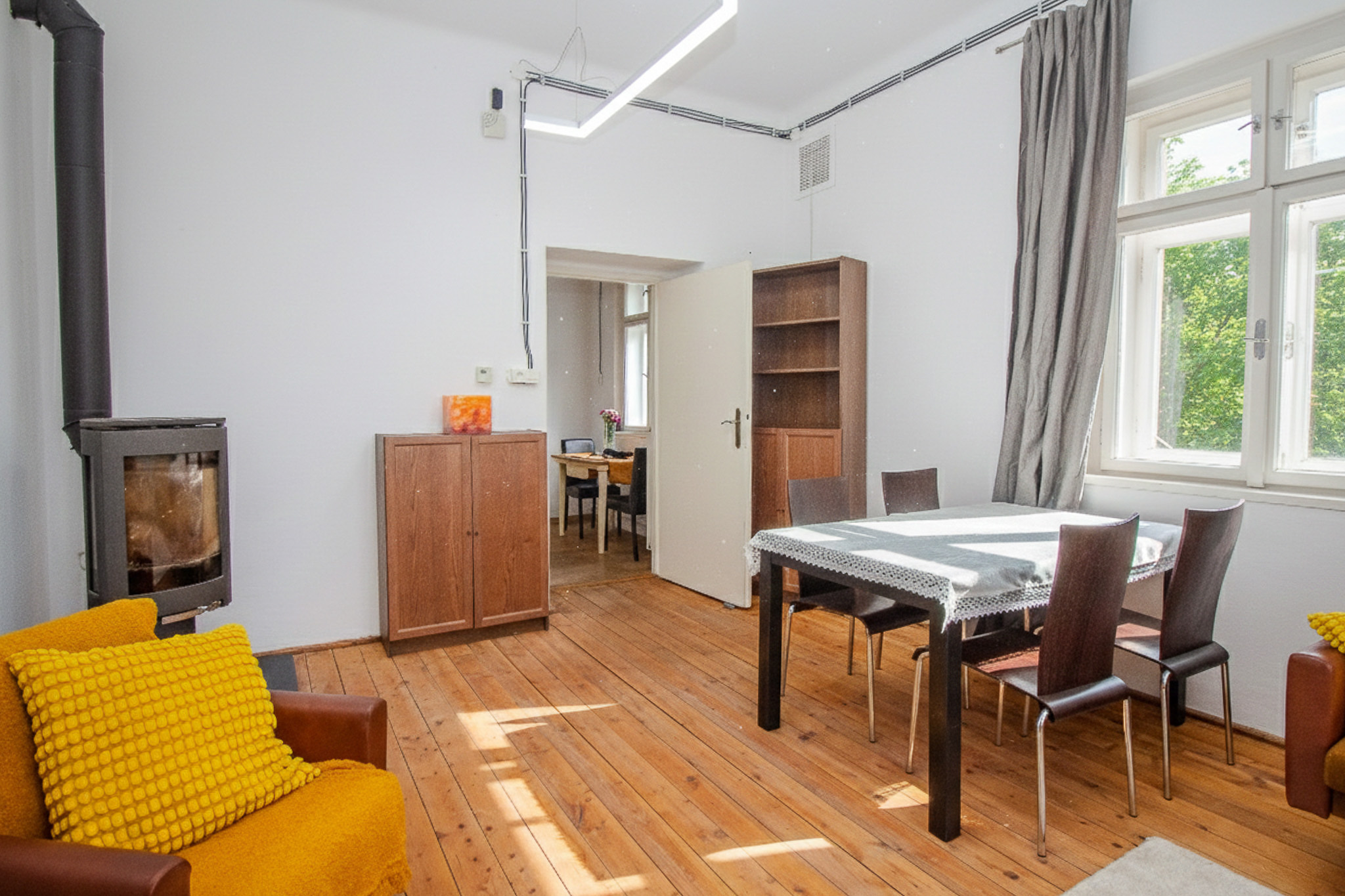 TOPNovinka: Na prenájom: DOM POD LESOM V RAČI – POKOJ, PRÍRODA A PRIESTOR PRE CELÚ RODINU 5-izbový rodinný dom / chalupa – Potočná ulica, Bratislava – Rača