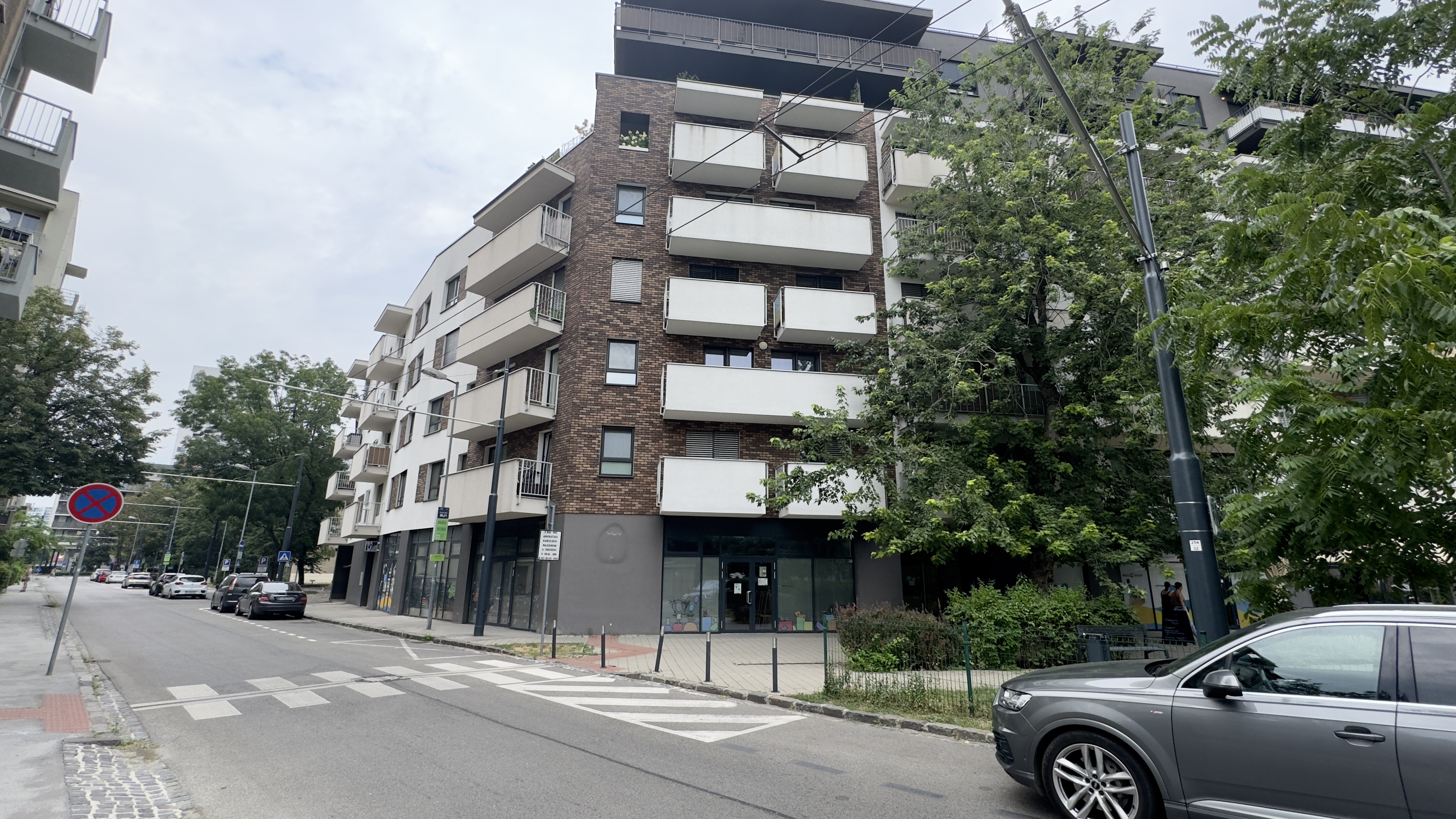 TOPNovinka: PRENÁJOM - MODERNÝ 3-IZBOVÝ BYT S LOGGIOU A GARÁŽOU | MEINL RESIDENCE, RUŽINOV.