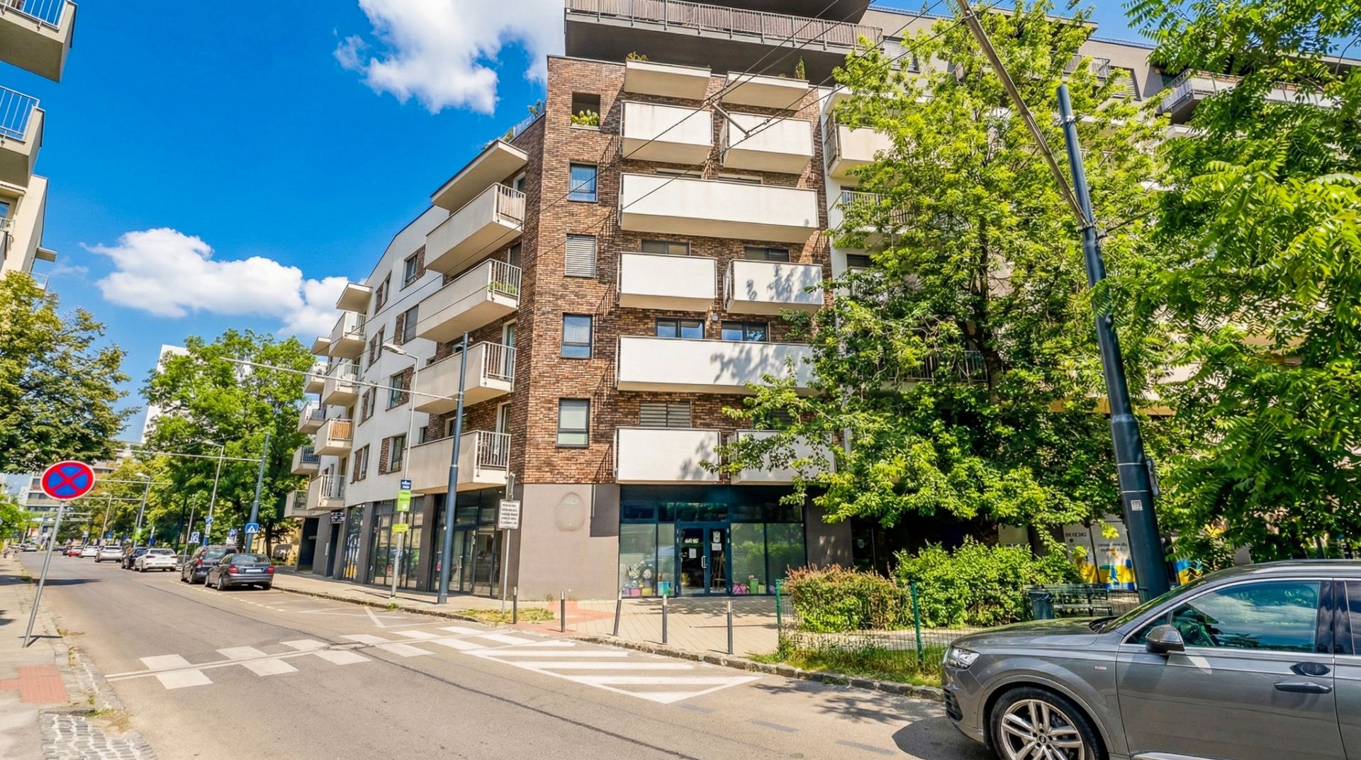 PRENAJATÉ: PRIESTRANNÝ A KOMPLETNE ZARIADENÝ 3-IZBOVÝ BYT S GARÁŽOU –MEINL RESIDENCE /RUŽINOV
