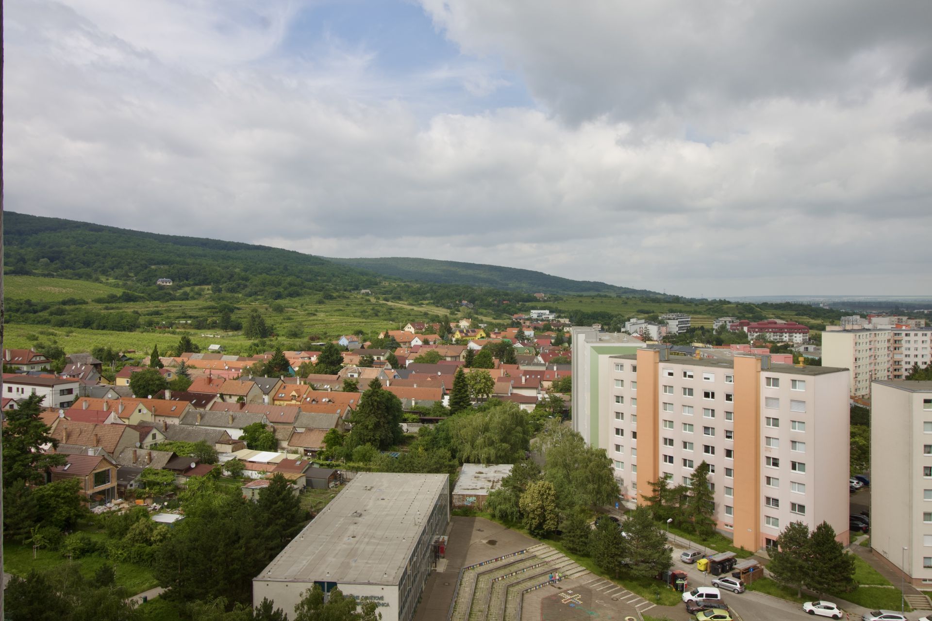PRENAJATÉ: Kompletne zariadený 3-izbový byt na prenájom v Bratislave - Rača, ihneď k dispozícii!