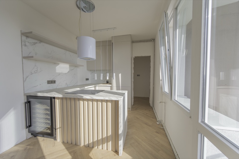 Moderný 4-izbový byt s garážou a pivnicou na predaj – Drotárska cesta, Bratislava - Staré Mesto